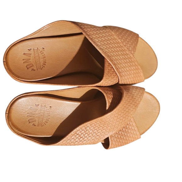 DNA Crossband Sandals In Tan - Picture 5 of 6